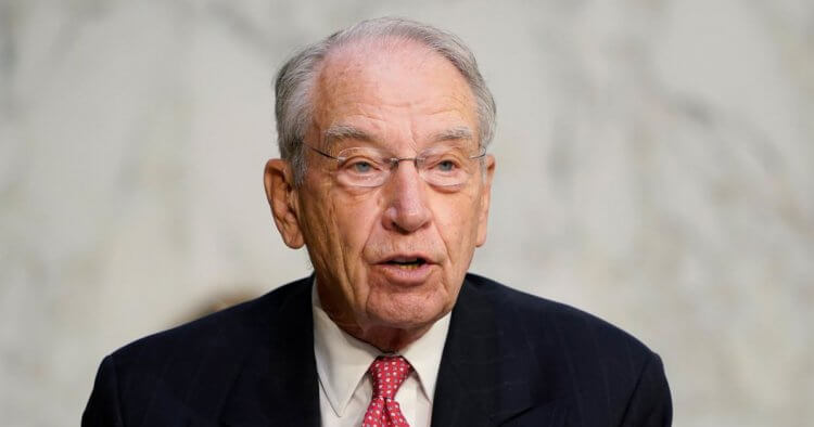 Sen. Chuck Grassley Warns of ‘Grave Risk’ After Top FBI Investigator Makes Anti-GOP Social Media Posts